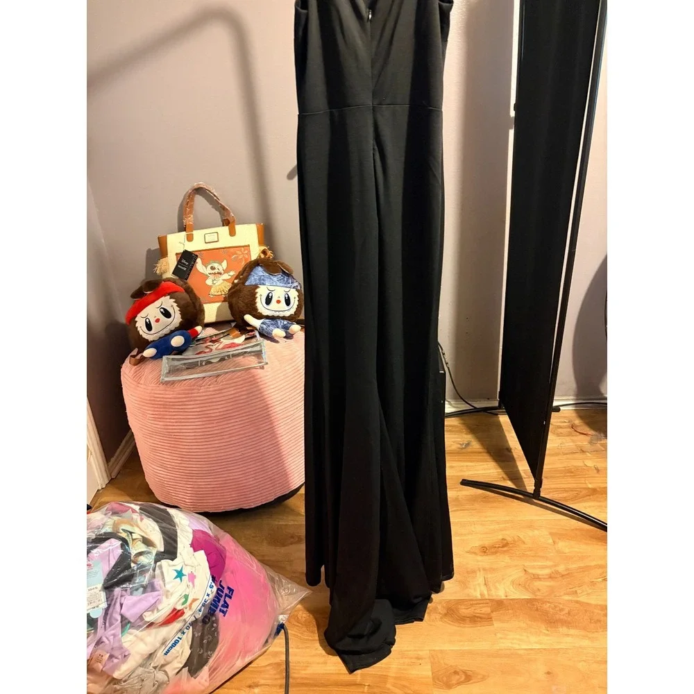 Faeriesty Statement Neckline Black Evening Gown - Sleek Silhouette Sz S